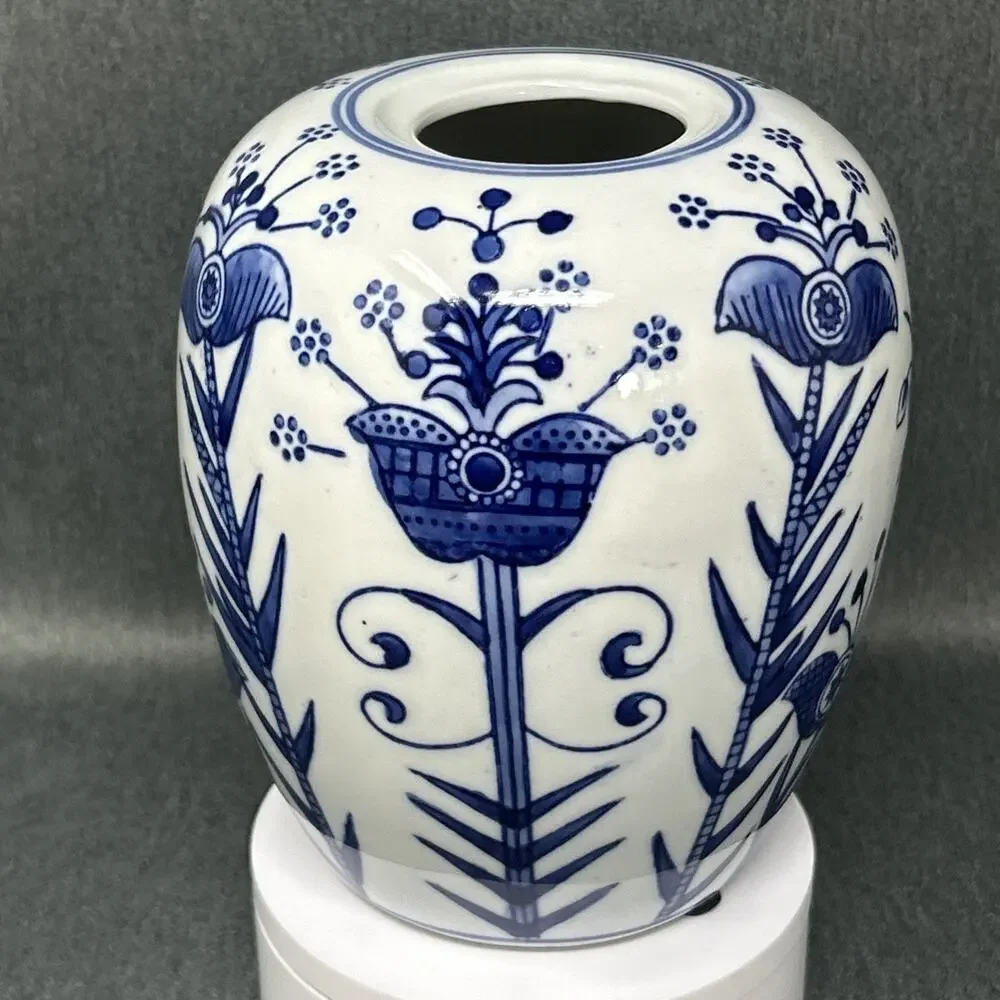 Vintage Dechang Chinese Blue and White Porcelain Floral Vase Jar 6 Inch